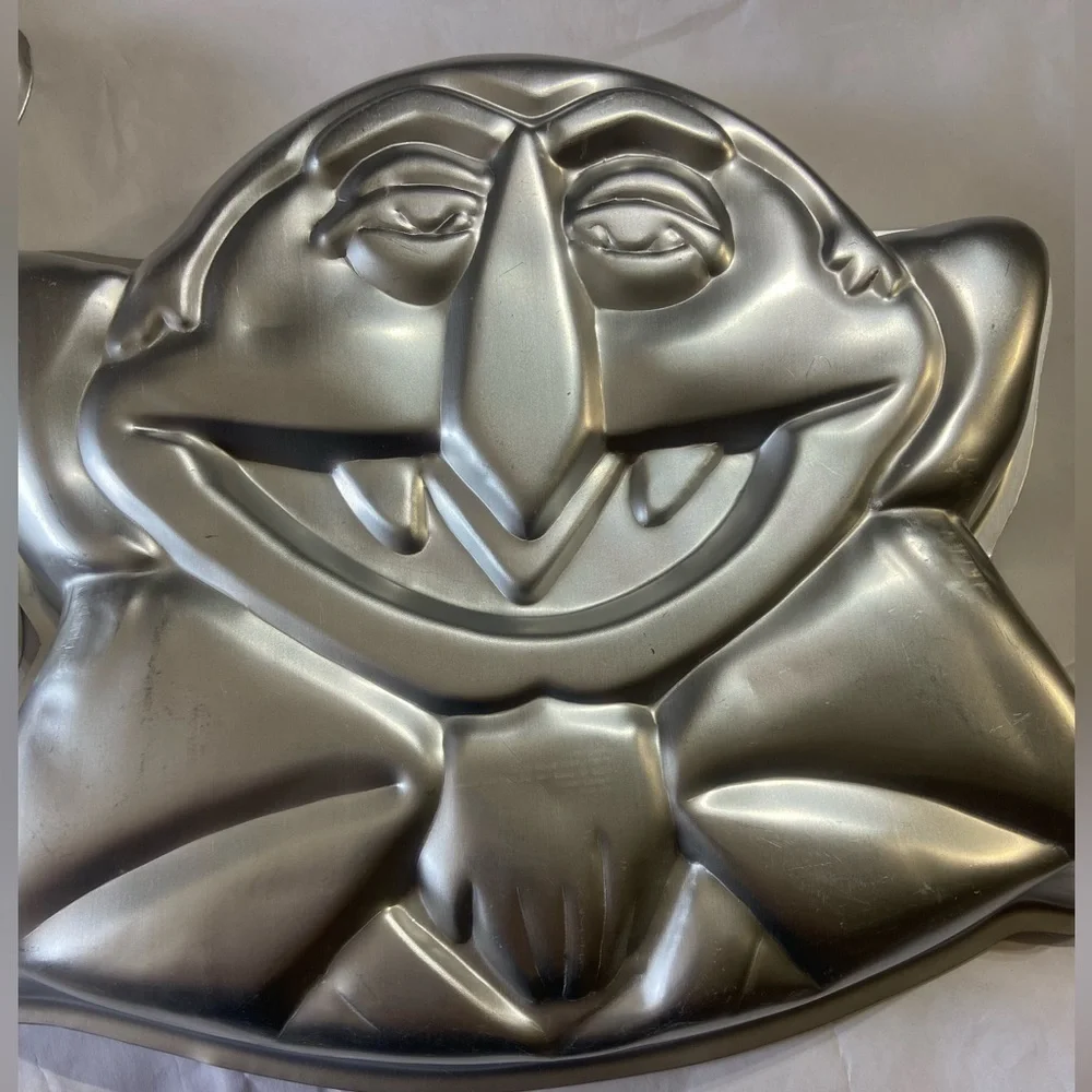 Set Of 2 WILTON 1977 The COUNT CAKE PAN 502-7431 Sesame Street Muppet Baking Tin